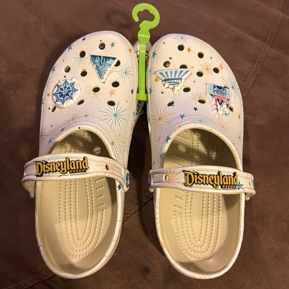 Disneyland Park Icon Crocs NWT - Picture 2 of 2